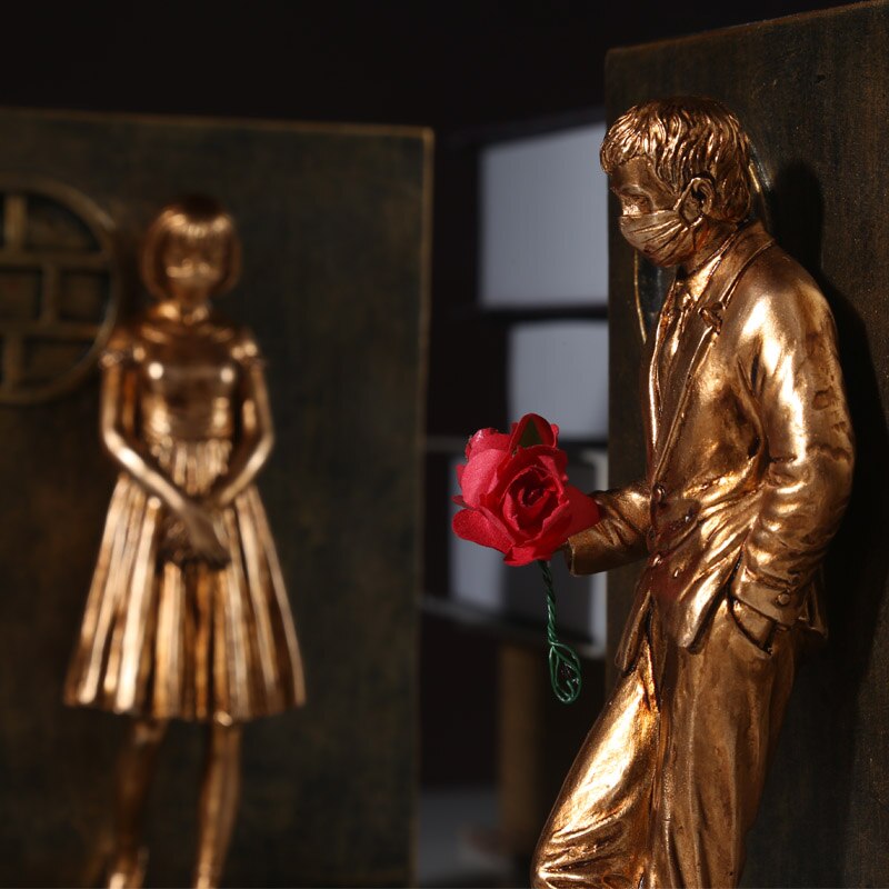 ESCULTURA AMOR DE BANKSY